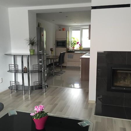 City Centre Apartment Lipótszentmiklós Kültér fotó