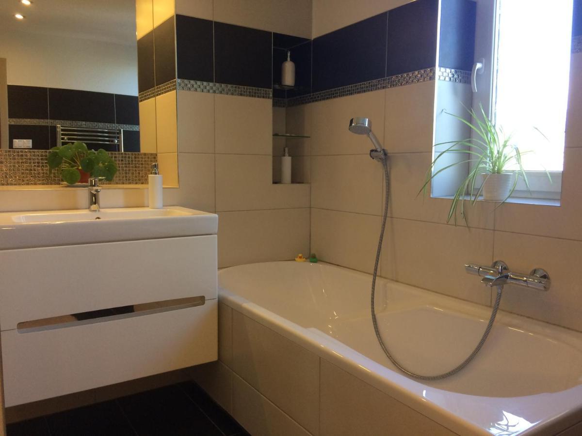 City Centre Apartment Lipótszentmiklós Kültér fotó